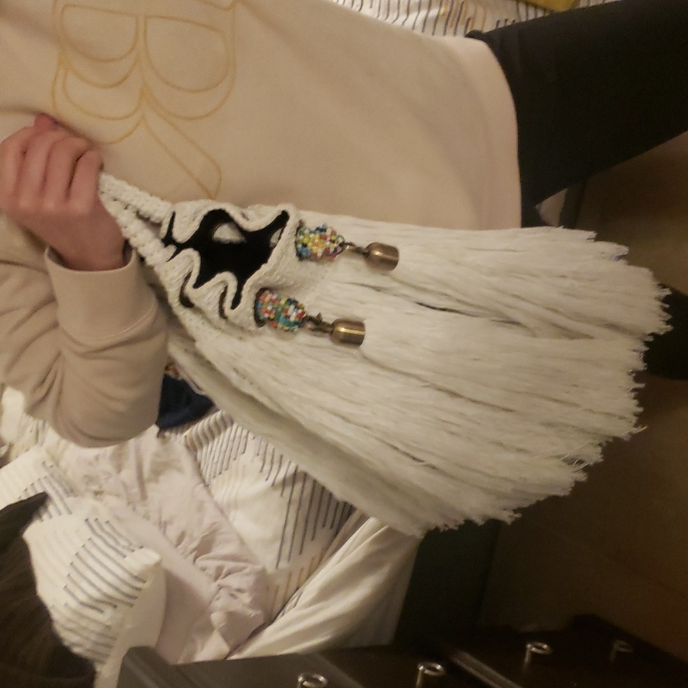 Elliott Mann unique fringe bag in white - Picture 3 of 10